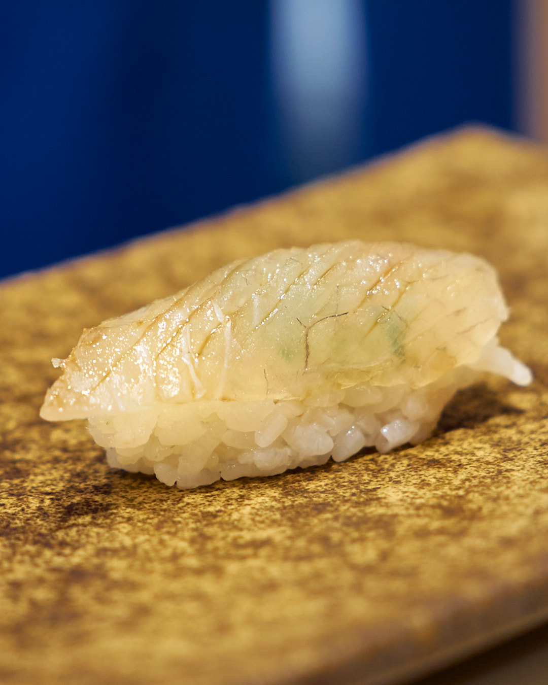 天然鮃の昆布締め ひらめ|宮城県産
池ノ上駅から徒歩1分の完全予約制の寿司店です。メニューは、店主のおまかせコースのみ。季節野菜や旬の魚介を織りまぜた一品料理と江戸前の伝統を重んじながらも現代風に手心を加えた握りをお楽しみください。
#江戸前鮨 #鮨なか尾 #予約制 #おまかせ #池ノ上 #寿司 #渋谷鮨 #世田谷鮨 #渋谷鮨 #tokyogourmet #edomaesushi #omakase #鮃