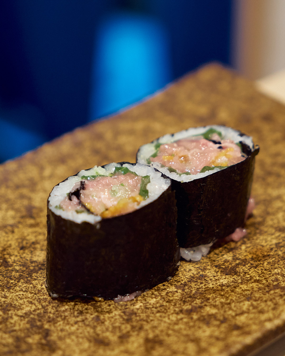 葱トロ沢庵巻き ねぎとろたくわん|青森県下前真産
おまかせ握りコース 16,000円(税込)
池ノ上駅から徒歩1分の完全予約制の寿司店です。メニューは、店主のおまかせコースのみ。季節野菜や旬の魚介を織りまぜた一品料理と江戸前の伝統を重んじながらも現代風に手心を加えた握りをお楽しみください。
#江戸前鮨 #鮨なか尾 #予約制 #おまかせ #池ノ上 #寿司 #渋谷鮨 #世田谷鮨 #渋谷鮨 #tokyogourmet #edomaesushi #omakase #ネギトロたくわん巻