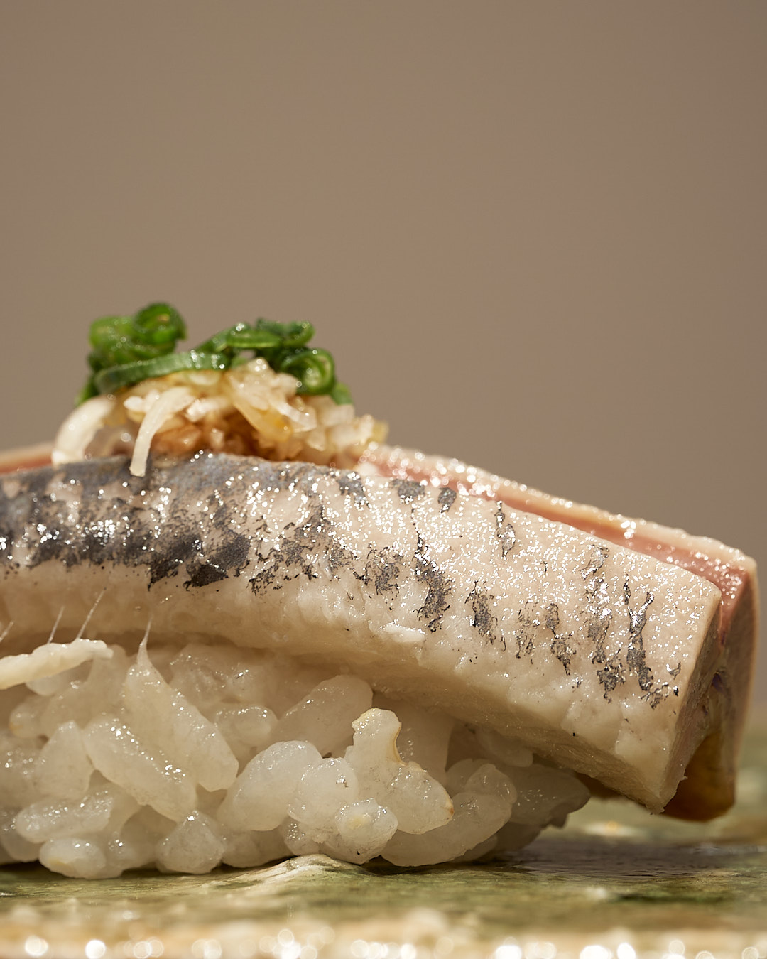 鰯 いわし|石川県産
鮨なか尾「5周年記念コース」
料理二品・握り十五貫・汁椀・サービスドリンク付き
5周年限定特別価格:20,000円(税込)
※その日の最良の食材を使用するため、内容が一部変更となる場合がございます。
▼ご予約・詳細はこちら
公式WEBサイト:
https://www.sushinakao.com/
ご予約ページ:
https://www.tablecheck.com/ja/sushinakao/reserve/message