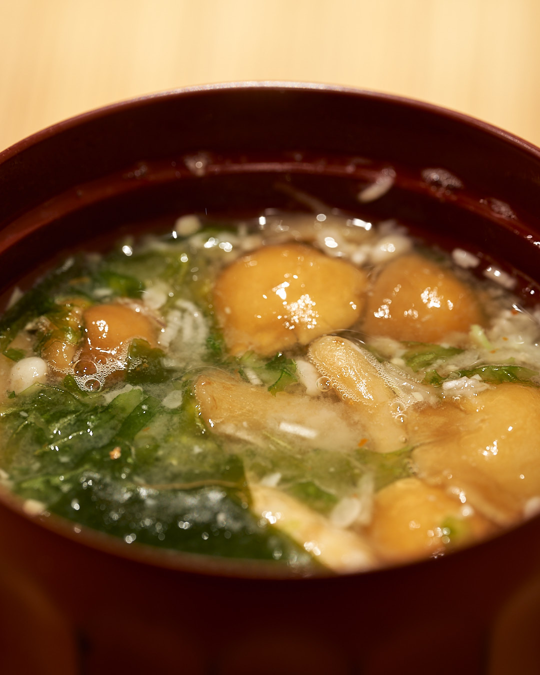 味噌汁 みそしる|なめことワカメ
鮨なか尾「5周年記念コース」
料理二品・握り十五貫・汁椀・サービスドリンク付き
5周年限定特別価格:20,000円(税込)
※その日の最良の食材を使用するため、内容が一部変更となる場合がございます。
▼ご予約・詳細はこちら
公式WEBサイト:
https://www.sushinakao.com/
ご予約ページ:
https://www.tablecheck.com/ja/sushinakao/reserve/message