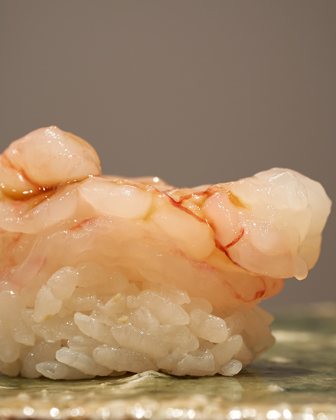 角長千尋蝦 つのながちひろえび|神奈川県相模産
鮨なか尾「5周年記念コース」
料理二品・握り十五貫・汁椀・サービスドリンク付き
5周年限定特別価格:20,000円(税込)
※その日の最良の食材を使用するため、内容が一部変更となる場合がございます。
▼ご予約・詳細はこちら
公式WEBサイト:
https://www.sushinakao.com/
ご予約ページ:
https://www.tablecheck.com/ja/sushinakao/reserve/message